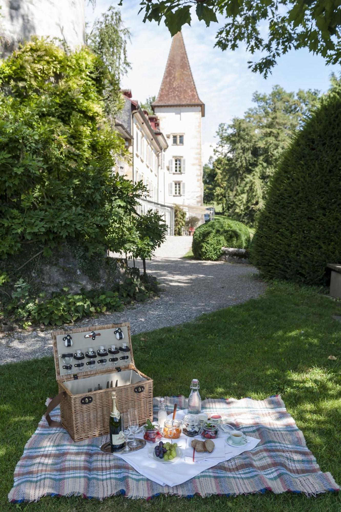 Hotel Schloss Münchenwiler Murten Exterior foto